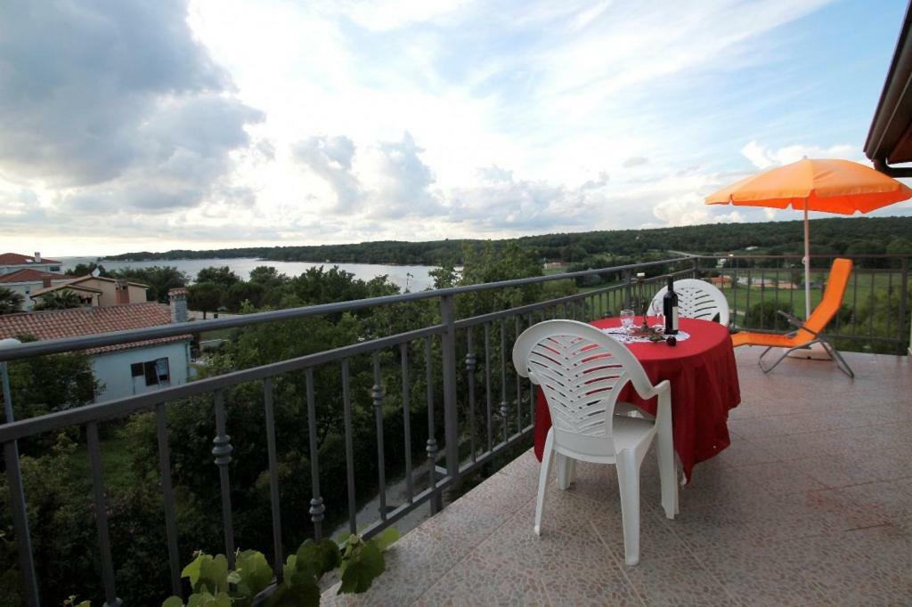Apartment In Funtana With Seaview, Balcony, Air Condition, Wifi Екстер'єр фото